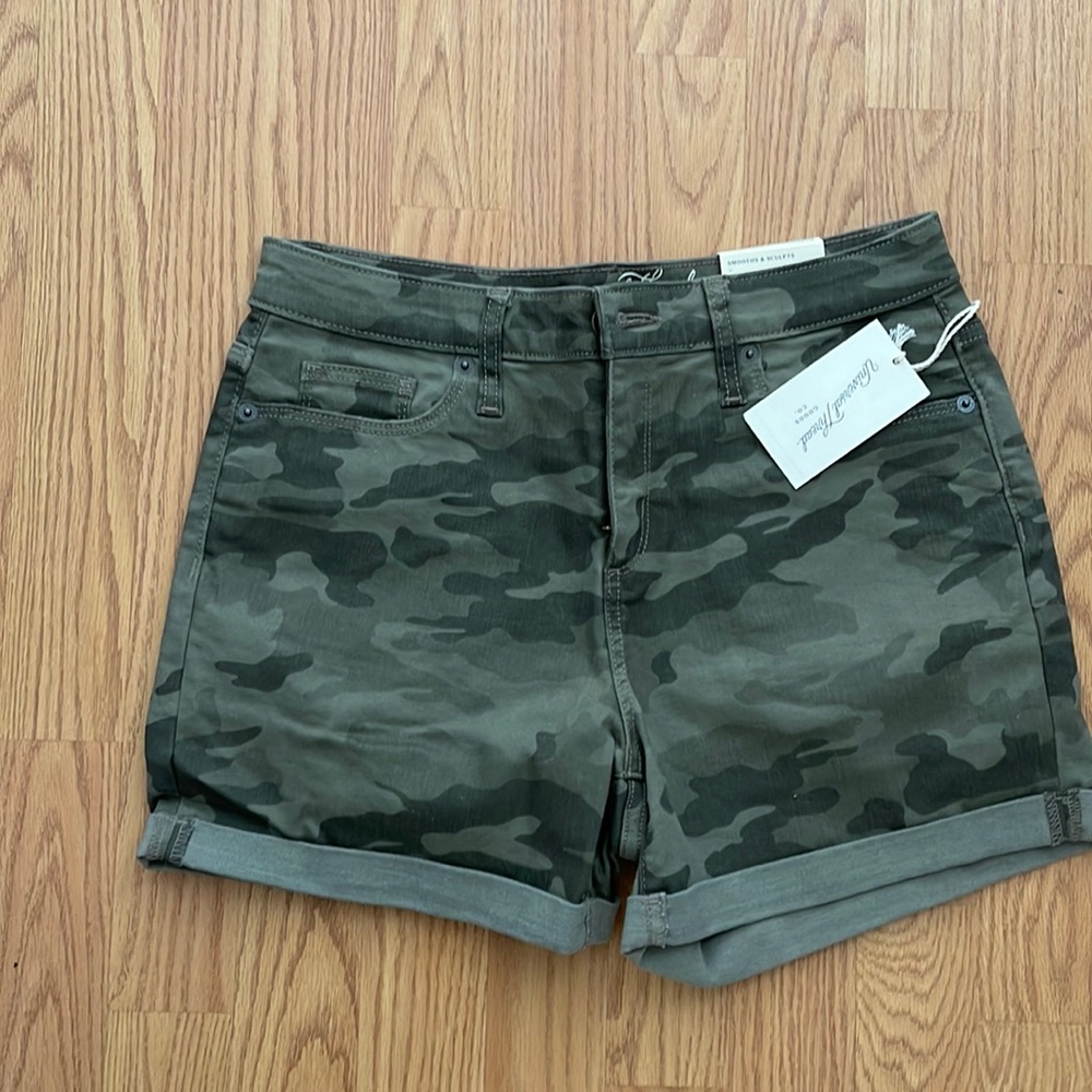 Universal threads high rise camo shorts